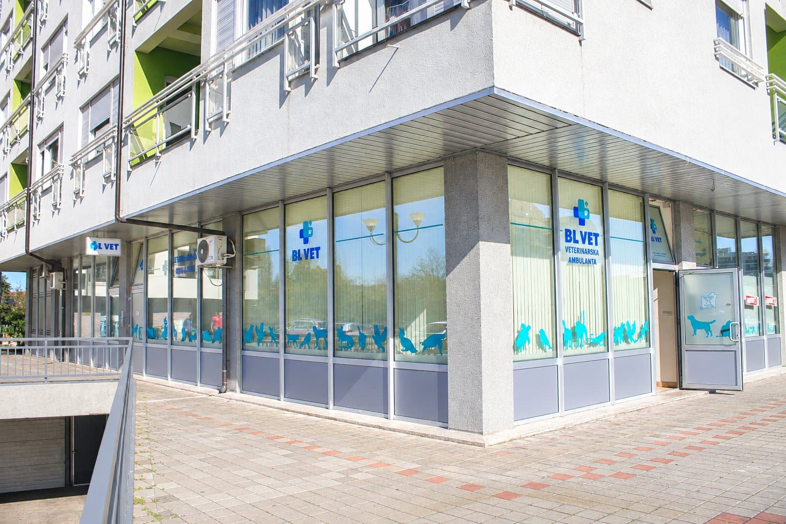 Ulaz u veterinarsku ambulantu BL VET sa Bulevara