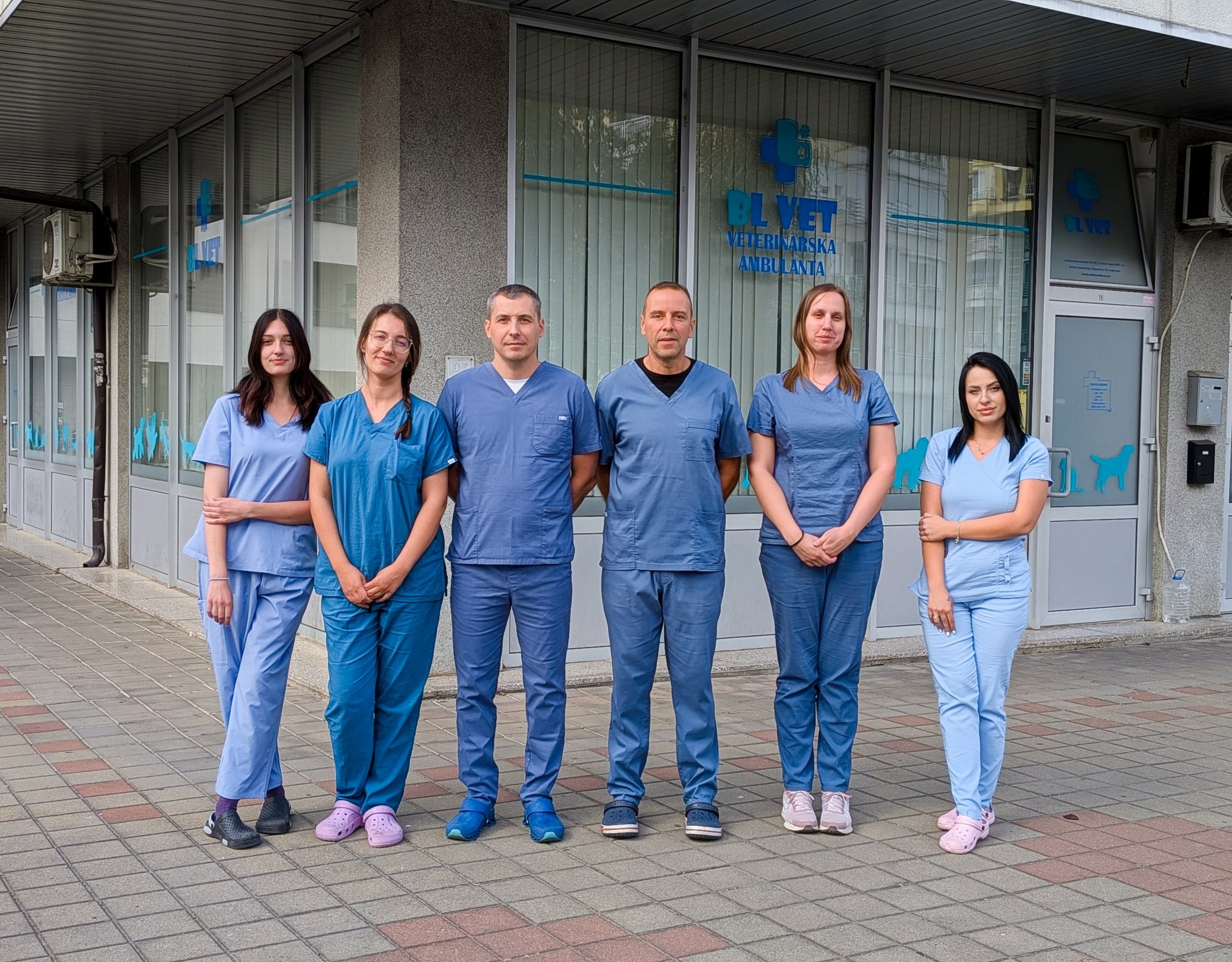 Tim ambulante BL VET ispred ulaza u ambulantu